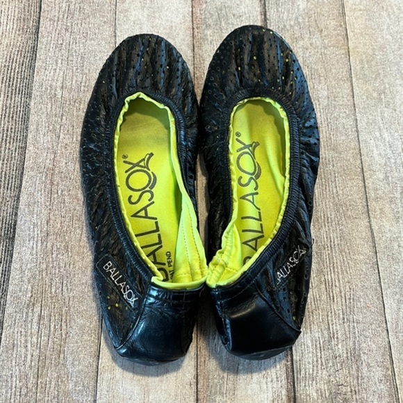 BallaSox By Corso Comp Turquesa Flats Size 6 Neon Yellow and Black - Picture 1 of 3